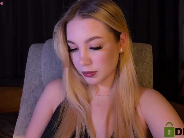 maksisisia's BongaCams show and profile