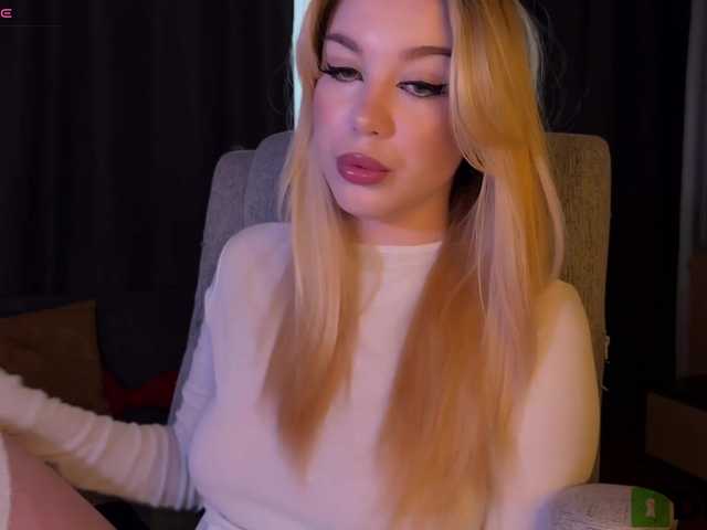 maksisisia's BongaCams show and profile