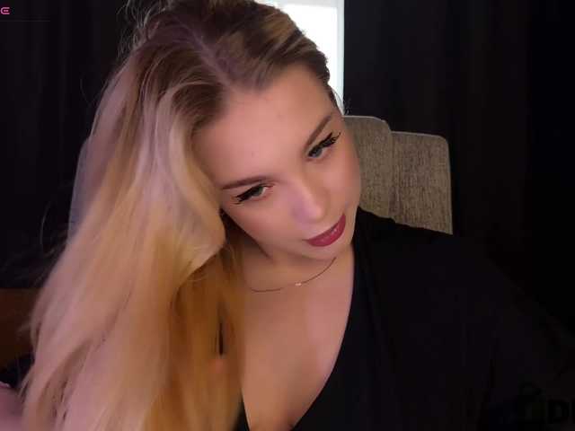 maksisisia's BongaCams show and profile