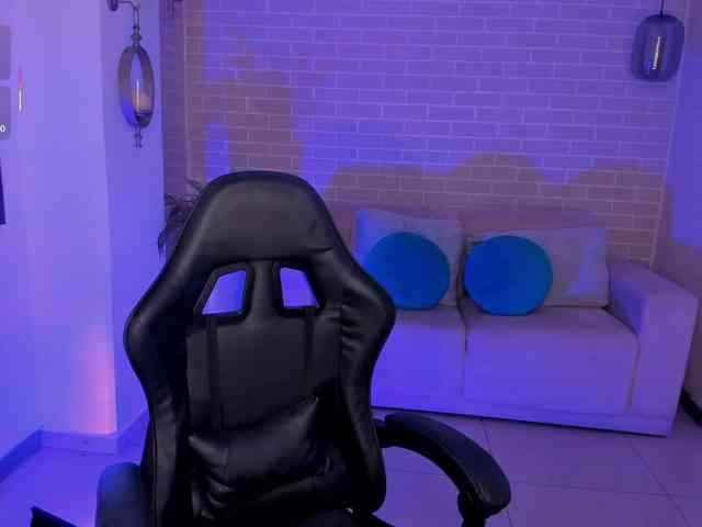 MayaMoretti webcam