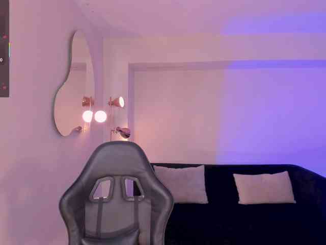 MayaMoretti webcam