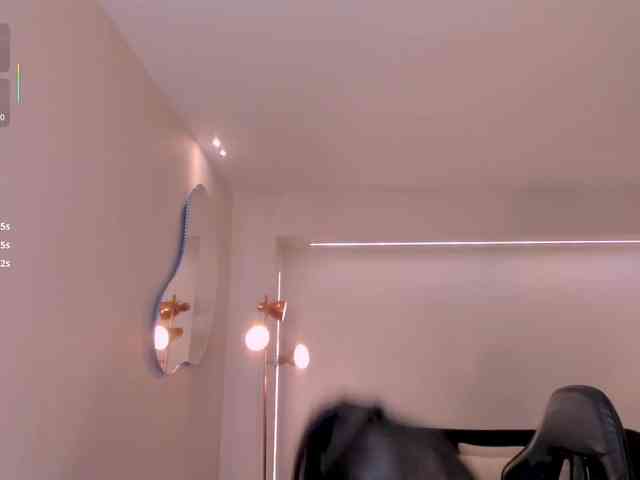 MayaMoretti webcam
