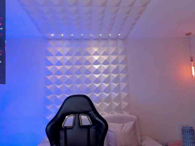 MayaMoretti webcam