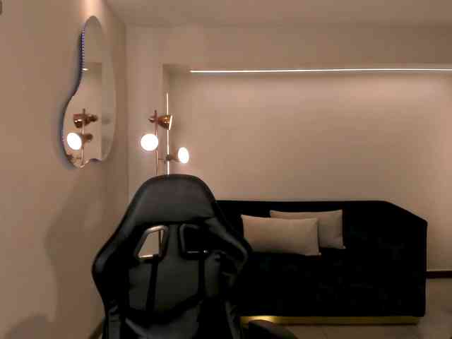 MayaMoretti webcam