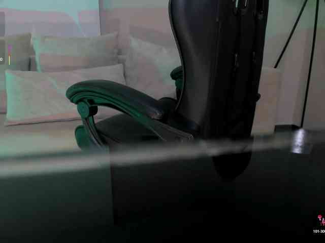 MayaMoretti webcam