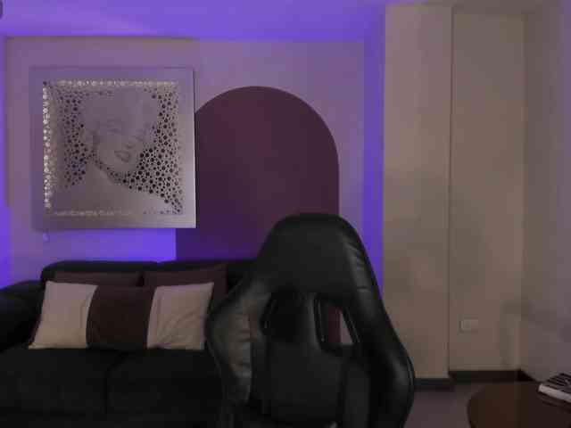 MayaMoretti webcam