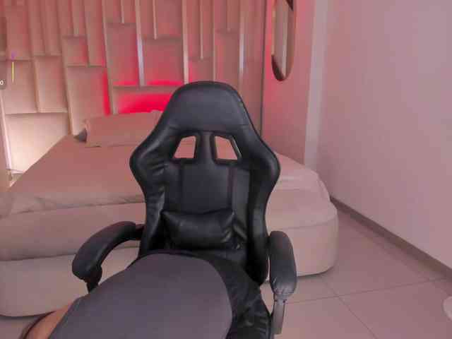 MayaMoretti webcam