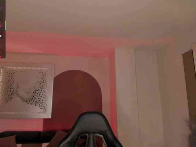 MayaMoretti webcam