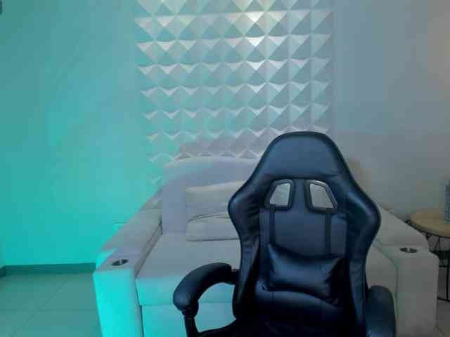 MayaMoretti webcam