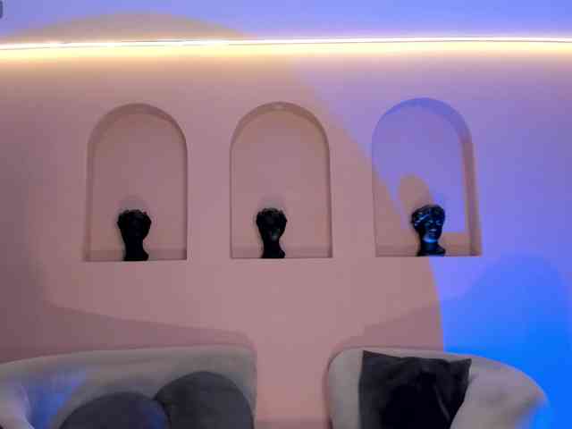 MayaMoretti webcam