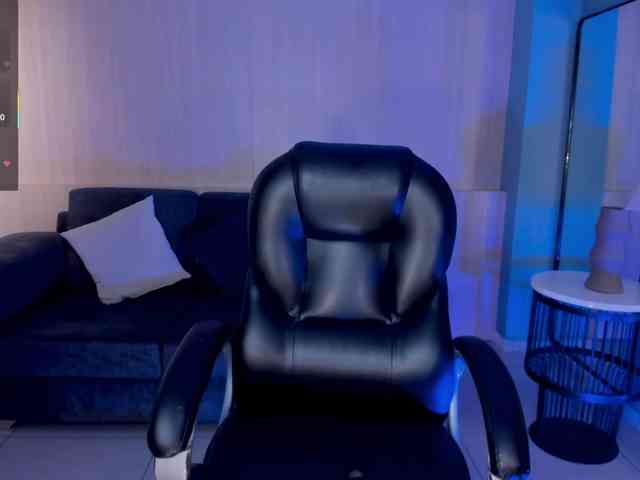 MayaMoretti webcam