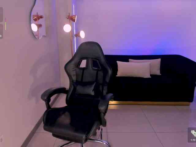 MayaMoretti webcam