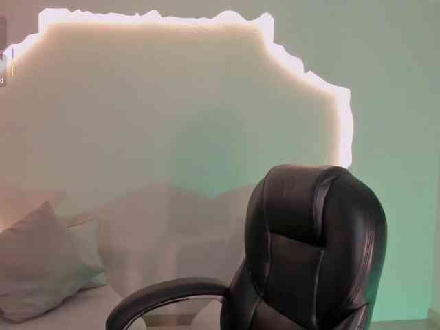 MayaMoretti webcam