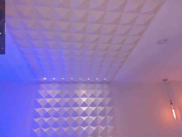MayaMoretti webcam