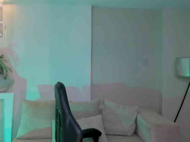 MayaMoretti webcam