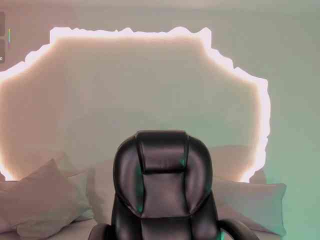 MayaMoretti webcam