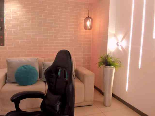 MayaMoretti webcam