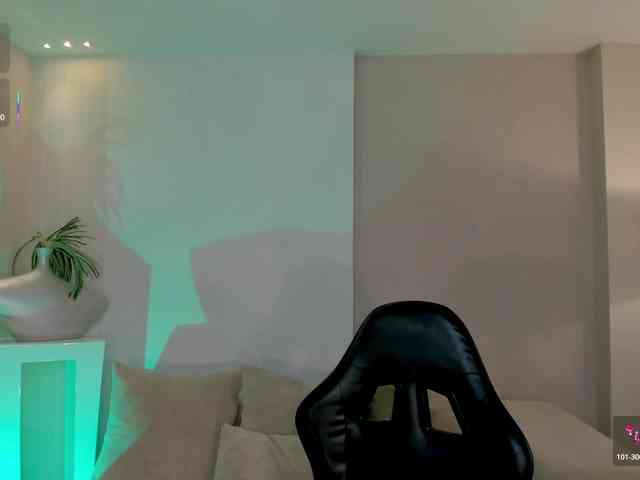MayaMoretti webcam