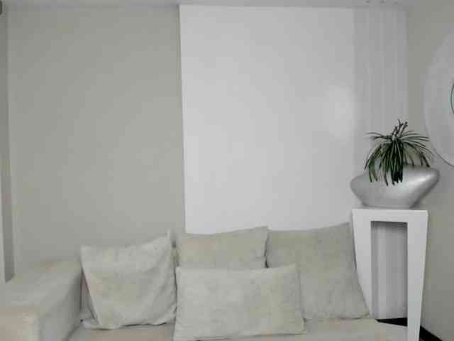 MayaMoretti webcam