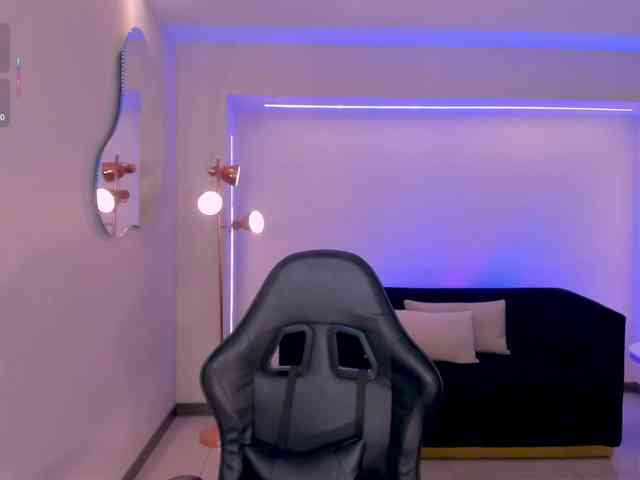 MayaMoretti webcam