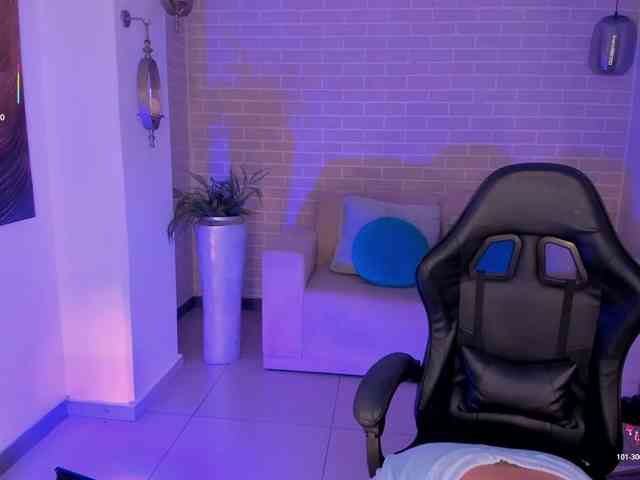 MayaMoretti webcam