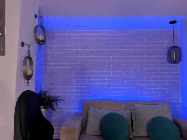 MayaMoretti webcam