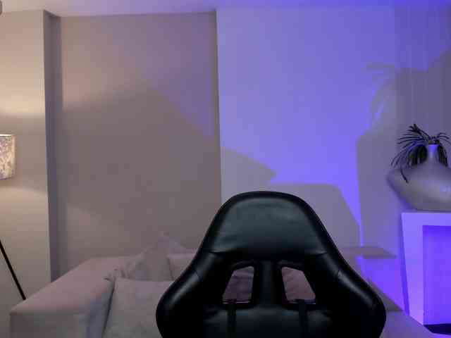 MayaMoretti webcam