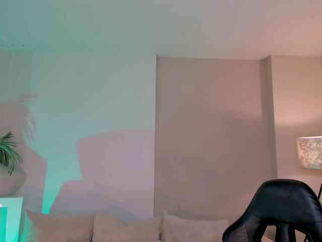 MayaMoretti webcam