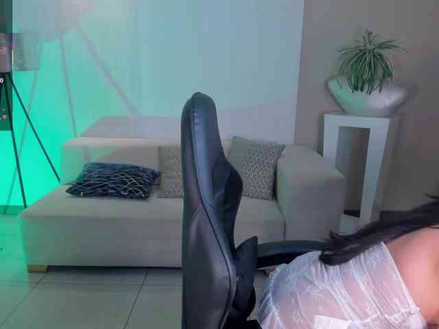MayaMoretti webcam