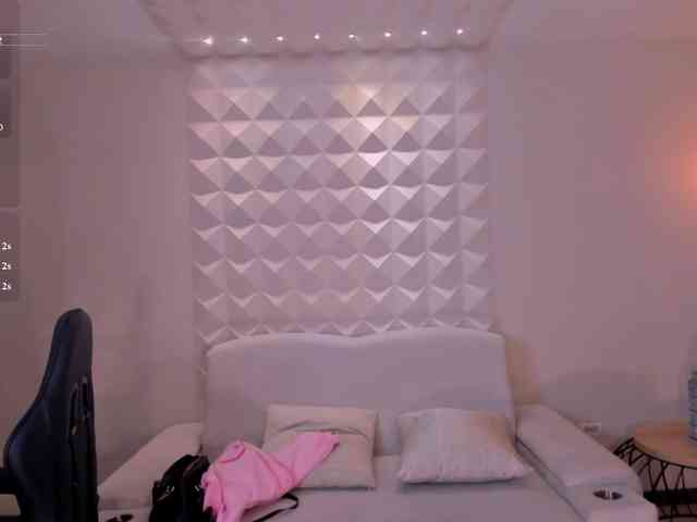 MayaMoretti webcam