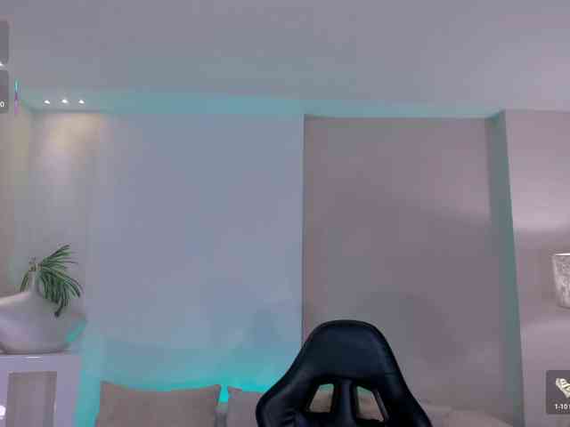 MayaMoretti webcam