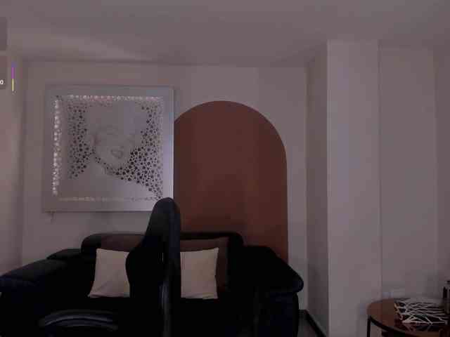 MayaMoretti webcam