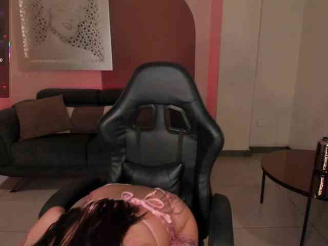MayaMoretti webcam