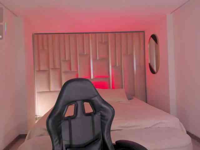 MayaMoretti webcam