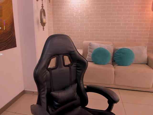 MayaMoretti webcam