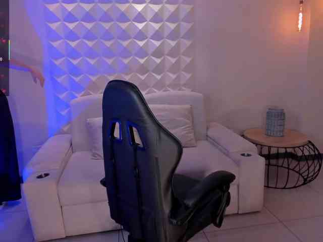 MayaMoretti webcam