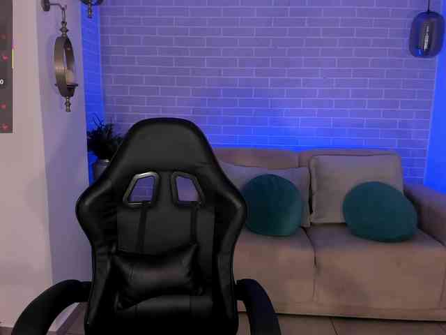 MayaMoretti webcam