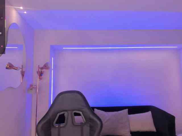 MayaMoretti webcam