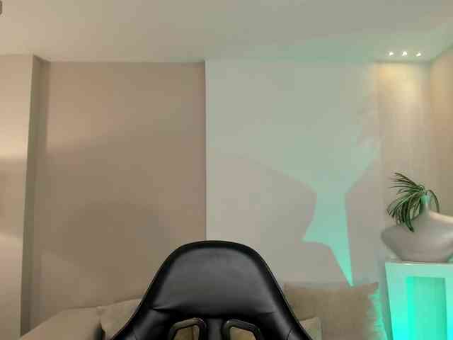 MayaMoretti webcam
