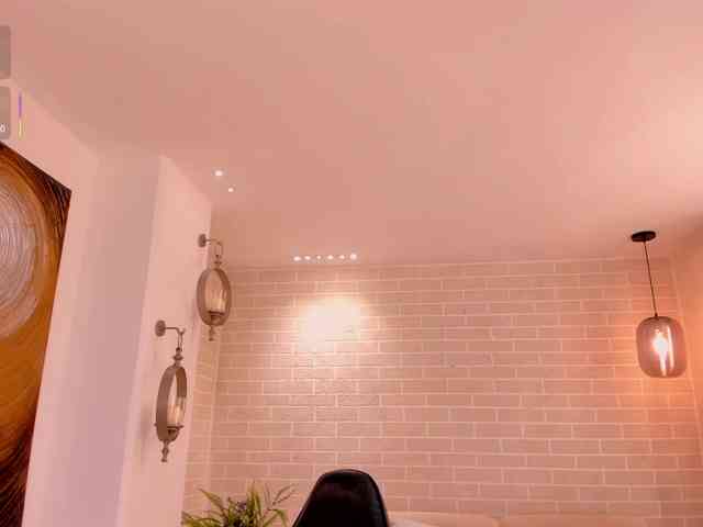 MayaMoretti webcam