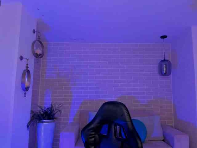 MayaMoretti webcam
