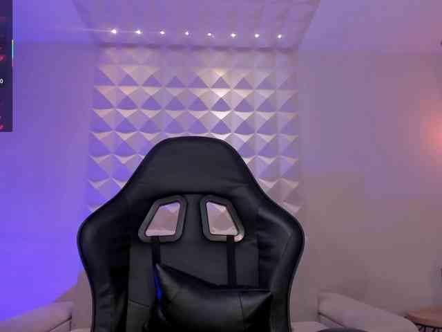 MayaMoretti webcam