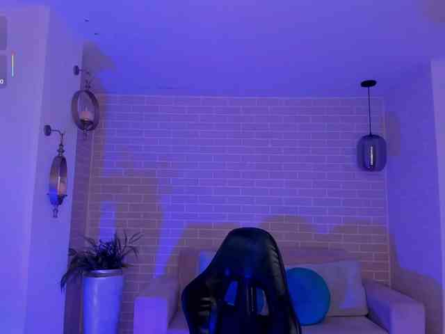 MayaMoretti webcam