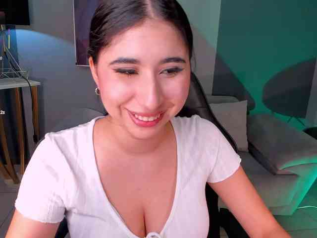 MayaMoretti webcam