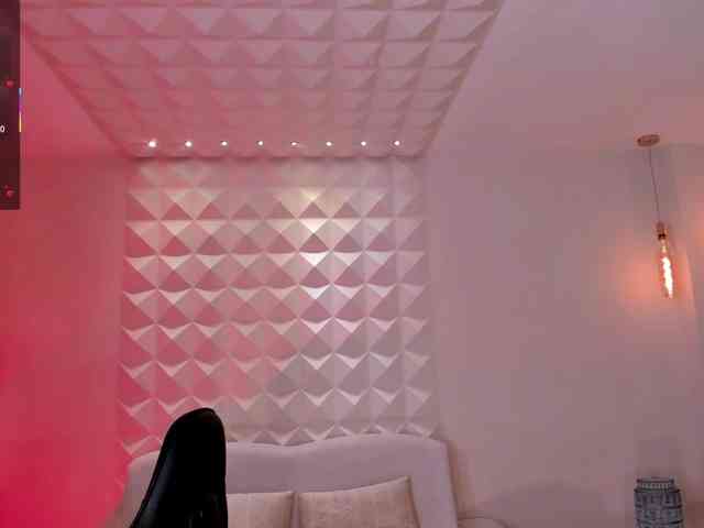 MayaMoretti webcam