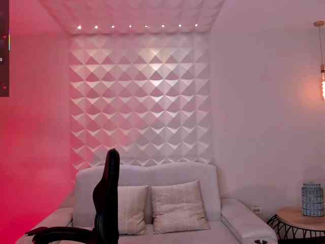 MayaMoretti webcam