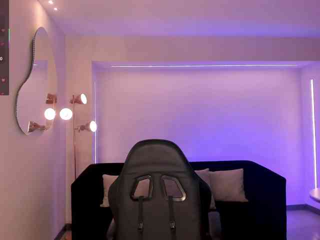 MayaMoretti webcam