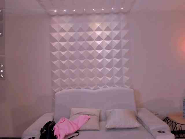 MayaMoretti webcam