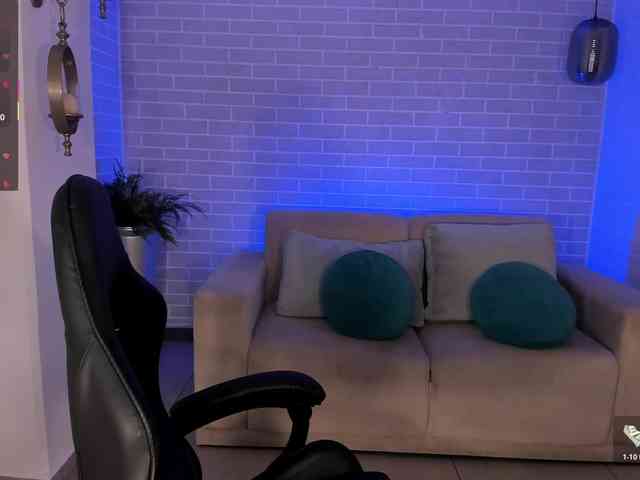 MayaMoretti webcam