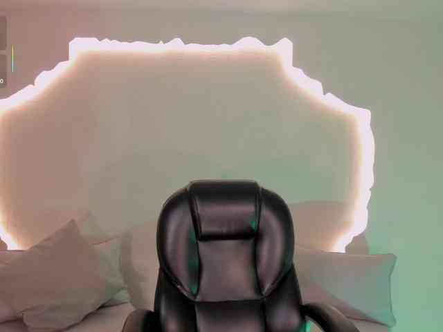 MayaMoretti webcam